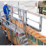 Escalera con Plataforma y Barandilla Regulable TSA-S - Imagen 4